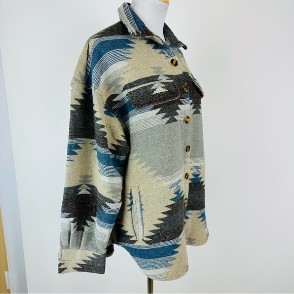 Jess Crum by Hazel and Olive Blue Tan Aztec Pattern Shacket Size Medium - Picture 5 of 8